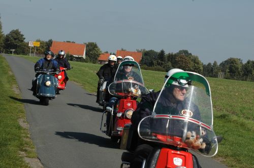 Die Heinkel Freunde Espelkamp bei einer Ausfahrt im Sommer 2008