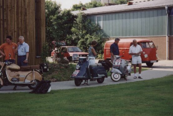 Roller- und Kleinwagentreffen in Nienburg 2003