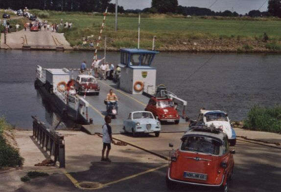Roller- und Kleinwagentreffen in Nienburg 2003